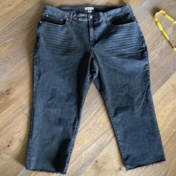 MADEWELL CURVY PLUS PERFECT VINTAGE STRAIGHT JEANS IN LUNAR WASH - Picture 4 of 13